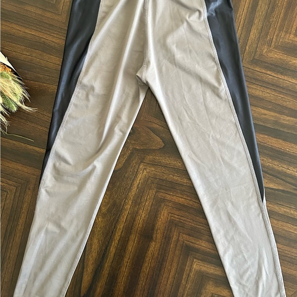 Alala Gray Leggings - Picture 2 of 5